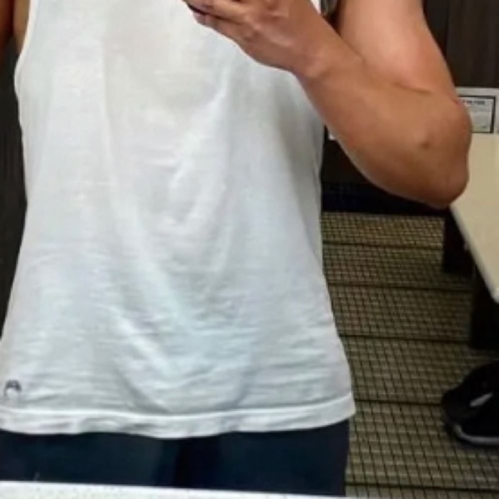 Meet your Posher GYM BRO living in LA and Showing off